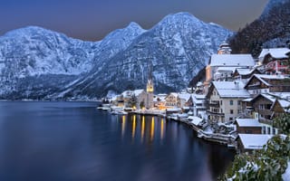 Картинка озеро, зима, горы, город, альпы, австрия, хальштадт