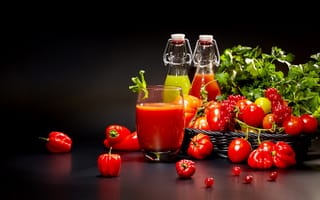 Картинка зелень, томат, черный, овощи, перец, стакан, смородина, бутылки, помидоры, сок