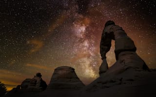 Картинка ночь, арка, каньон, скалы, природа, млечный путь, звезды