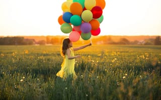 Картинка трава, полет, настроение, девочка, воздушные шарики, лето, ребенок