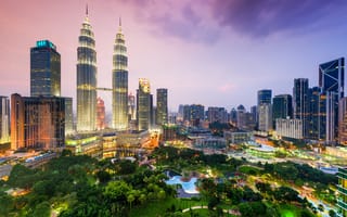 Картинка облака, мегаполис, здания, парк, небоскребы, малайзия, ночь, куала-лумпур