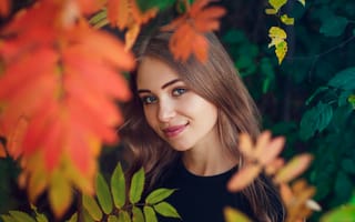Картинка листья, лицо, осень, настроение, улыбка, взгляд, девушка