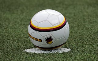 Картинка футбол, спорт, футбольный мяч, футбольное поле, мяч