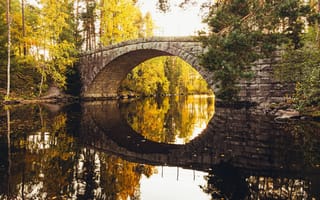 Обои деревья, река, каменный мост, осень, мост, отражение