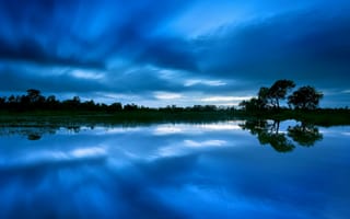 Картинка небо, вода, вечер, озеро, деревья, голубое
