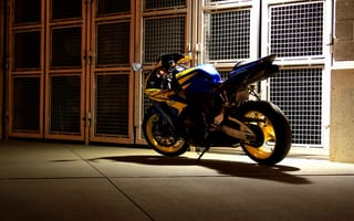 Картинка свет, Мотоцикл, CBR 1000, гараж
