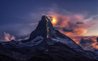 Картинка вершина 4478 метров, маттерхорн, ночь, ветер, свет, Облака, Пеннинские Альпы