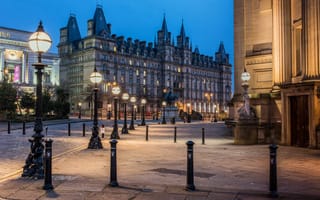 Картинка architecture, england, liverpool, street lamps, sky, nigth, buildings, statue, square, trees, palaces