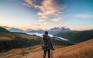 Картинка hill, photographer, camera, mountains, clouds, village, dusk, valley