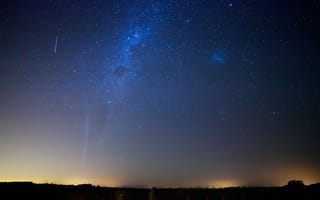 Картинка спутник, комета, магелановы облака, Lovejoy, метеор
