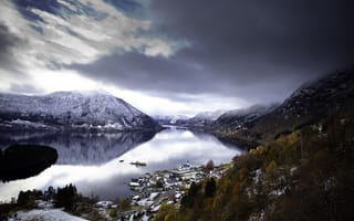Картинка горы, норвегия, берег, осень, лес, город