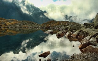 Картинка камни, облака, туман, отражение, скалы, Озеро, горы