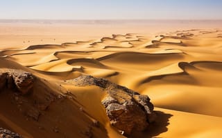 Картинка Камни под песком пустыни