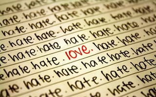 Картинка Надпись любовь между словами ненависти