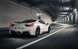 Картинка Белый Ferrari 458 в тоннеле