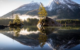 Картинка озеро, камни, гора, Камни в озере, отражение