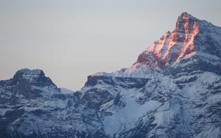Картинка гора, вершина, снег, на закате
