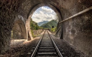 Картинка Железнодорожный тоннель из камня