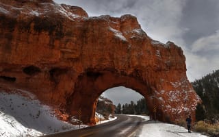 Картинка арка, скала, зима, дорога