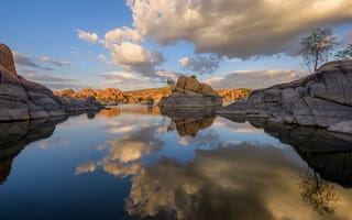 Картинка озеро, камни, скалы, отражение, облака, Камни в озере