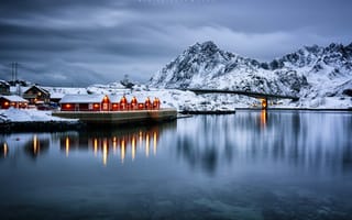 Картинка норвегия, горы, Озеро в горах, зима, озеро, деревня, снег