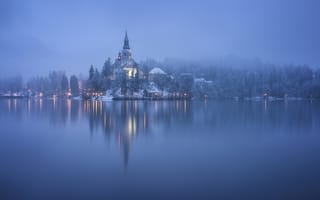 Картинка замок, озеро, туман, зима