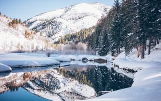 Картинка зима, озеро, снег, горы, Озеро в горах
