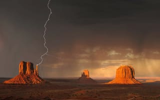 Картинка Гроза и молнии в пустыне