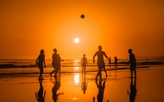Картинка люди, пляж, море, закат, волейбол
