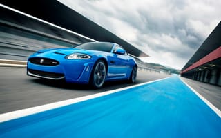 Картинка Голубой автомобиль Jaguar XKR