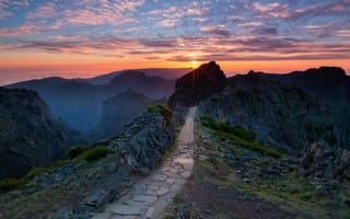 Картинка Закат в горах, Португалия