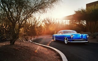 Картинка Голубой ретро автомобиль Chevrolet Kaiser
