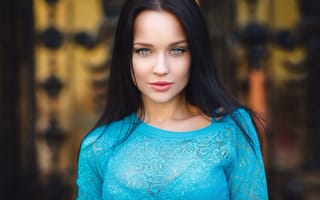 Картинка Девушка в голубом платье Ангелина Петрова