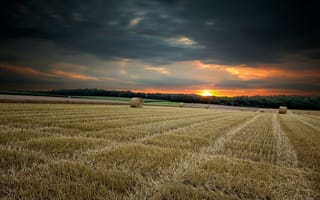 Картинка Убранное поле с сеном