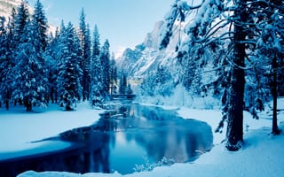 Картинка Река в горах зимой