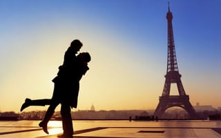 Картинка Влюбленная пара в Париже