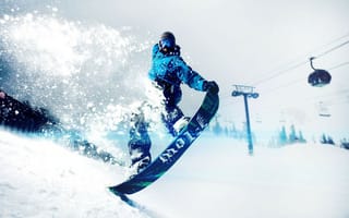 Картинка Спортсмен сноубордист на заснеженном склоне горы