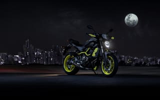Картинка Мотоцикл Yamaha MT-07 при свете луны