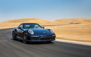 Обои Синий спортивный автомобиль Porsche 911 Turbo в пустыне