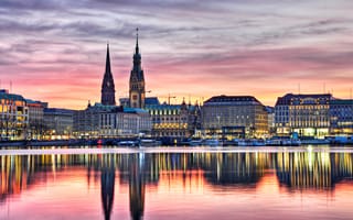 Картинка Здания вечернего города Гамбург отражаются в реке, Германия
