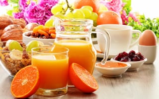Картинка Свежевыжатый апельсиновый сок на завтрак