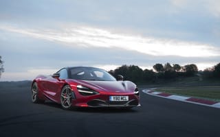 Картинка Красный спортивный автомобиль McLaren 720S, 2017