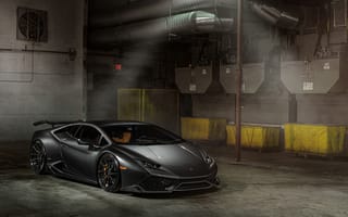 Картинка Быстрый серебристый автомобиль Lamborghini Huracan