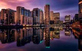 Картинка Ночные небоскребы Лондона отражаются в воде, Великобритания