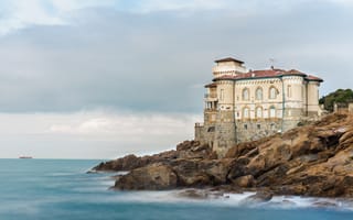Картинка Старинное здание Boccale Castle на побережье, Италия