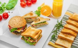 Картинка Гамбургер и сендвичи на столе с апельсиновым соком