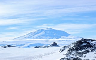 Картинка Заснеженный вулкан Эребус, Антарктида