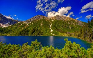 Картинка Вид на озеро у горы Татры на фоне красивого голубого неба