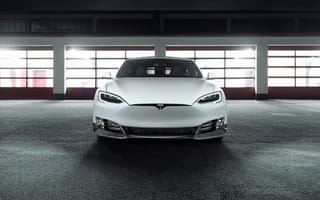 Картинка Белый электромобиль Tesla Model S, вид спереди