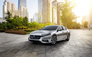 Картинка Серебристый автомобиль Honda Insight Prototype, 2019 на фоне небоскребов